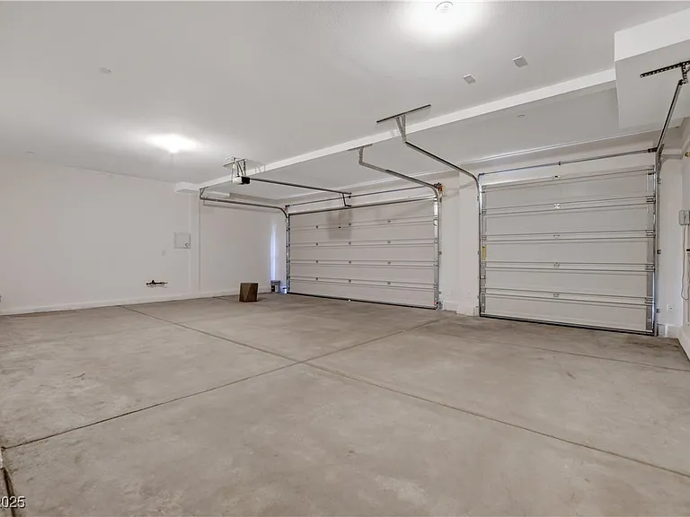 1075 N Water St — Photo 56