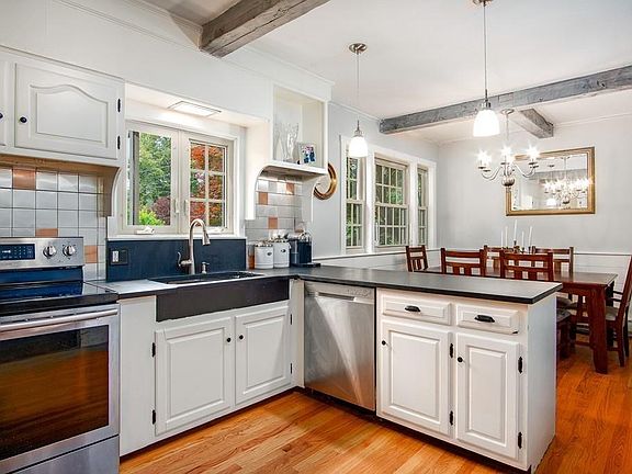 4th image of 59 Moseley Ave