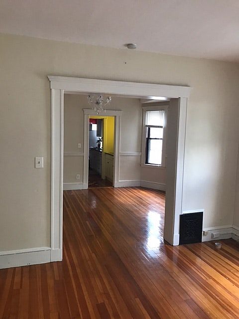 2nd image of 6 Edwin St #002