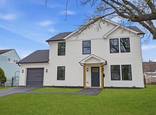 84 Ice Pond Rd, Levittown, PA 19057