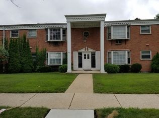 435 Burlington Ave APT 8, Downers Grove, IL 60515