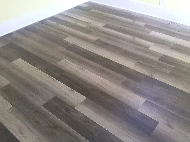 4318 Menlo SE 2nd bdroom -- lam flooring