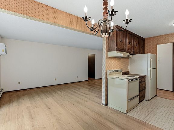 4th image of 4624 Cedar Lake Rd #4