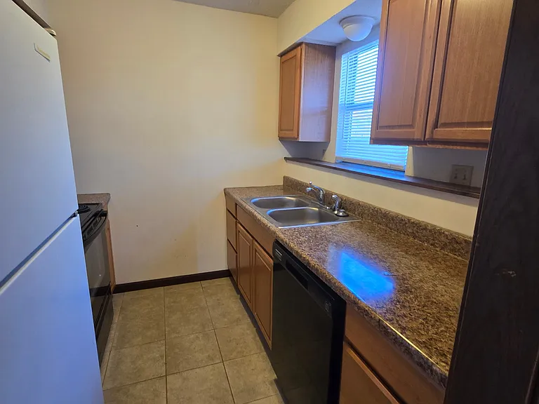 125 Albany Dr #B — Photo 5