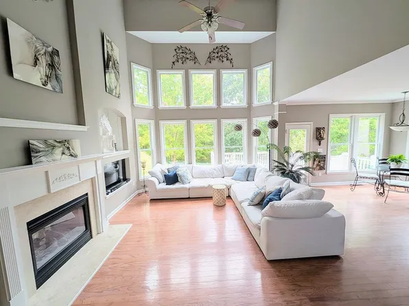 7451 Shady Glen Dr, Flowery Branch, GA 30542