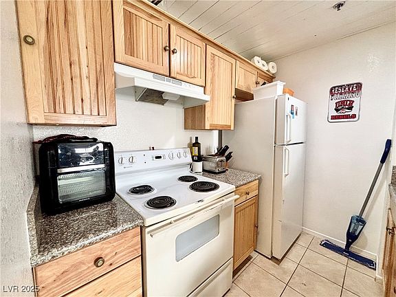 5th image of 1381 E University Ave APT 102