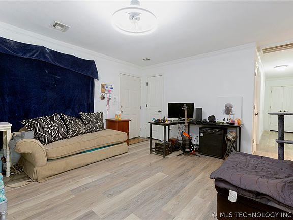 3rd image of 13940 S Dogwood St