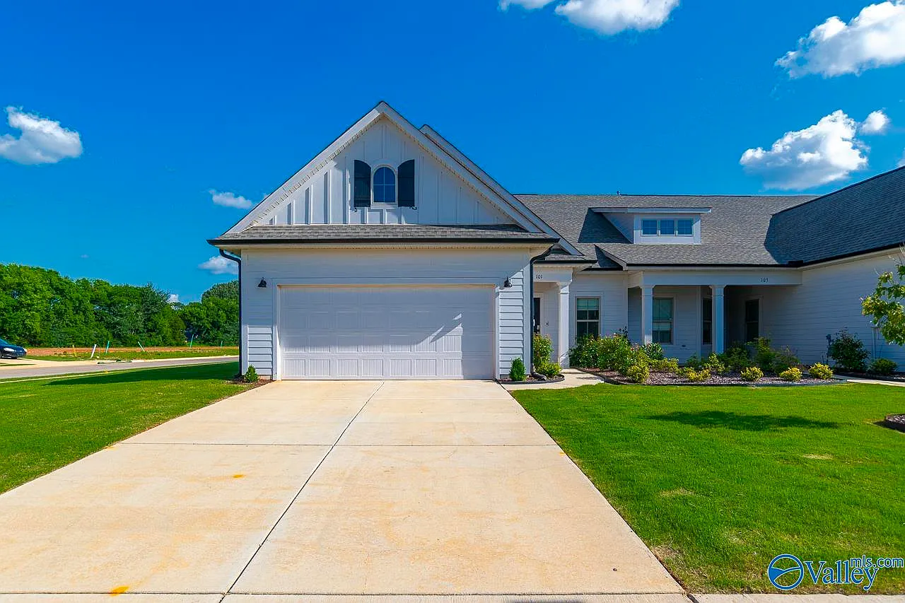 3 bed, 2.0 bath, 1837 sqft, $1,900 — Photo 1