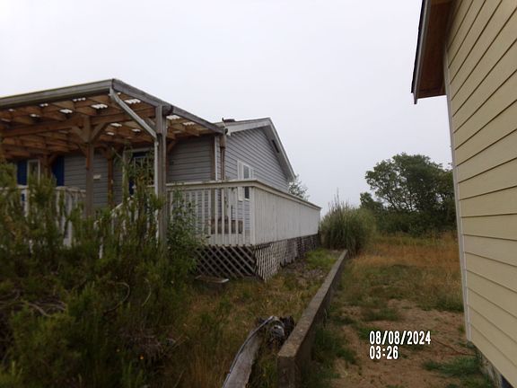 2nd image of 636 Duck Lake Dr NE