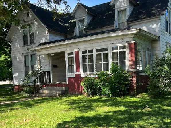 121 Sterling St, Martin, TN 38237