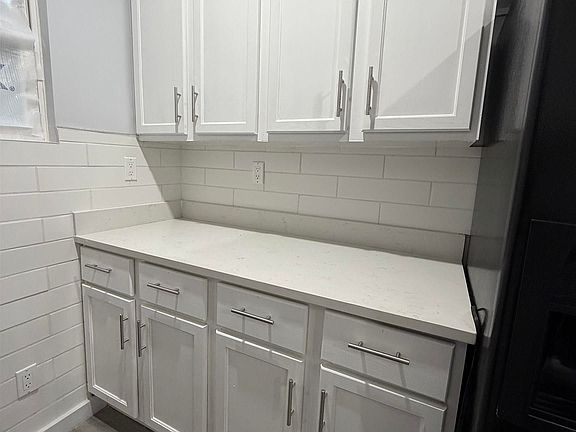 5th image of 1720 Lake St