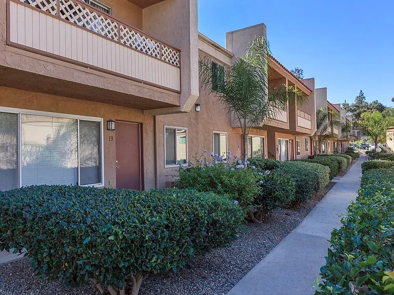 Parklane Apartments — Photo 49