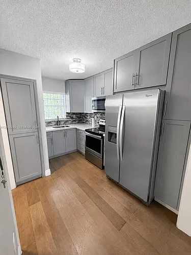 1635 W 44th Pl #311 Photo 1
