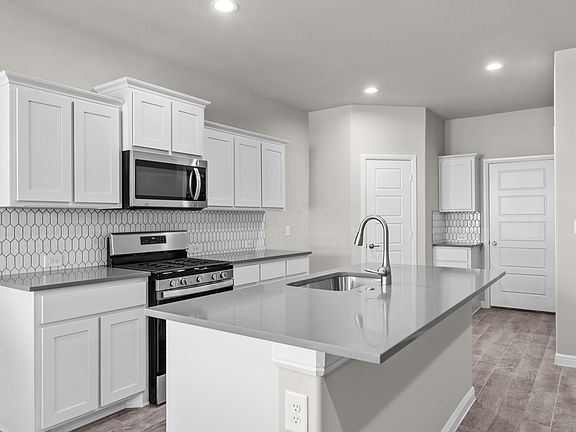 4th image of 2211 Pike Way #2211
