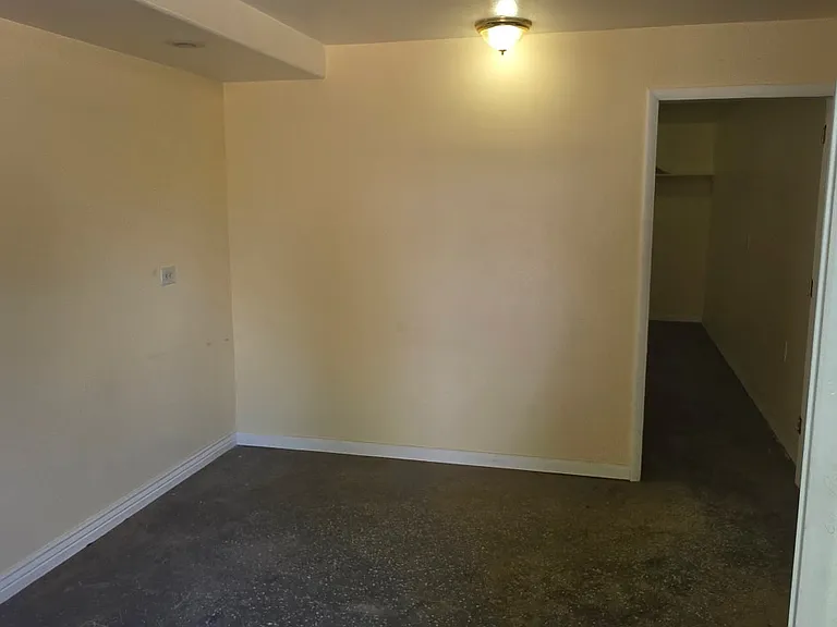 375 Gladstone St — Photo 6