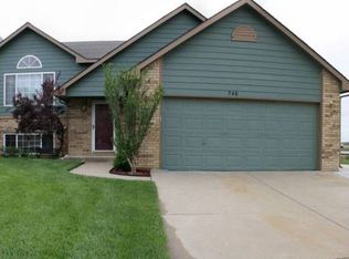 746 E Plantation Rd, Maize, KS 67101