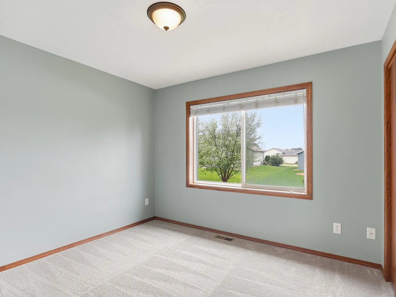 4 bed, 1625 sqft, $2,750 — Photo 3