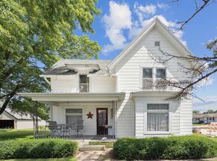 848 E Main St, Manchester, IA 52057