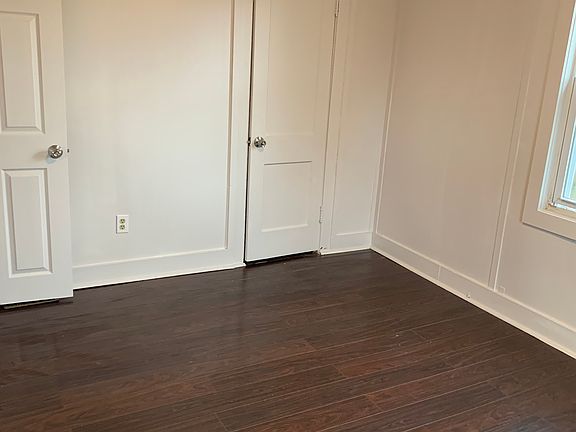 3rd image of 2354 Elyria Ave #2