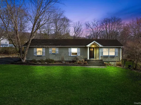 6 Strawberry Hill Lane, West Nyack, NY 10994