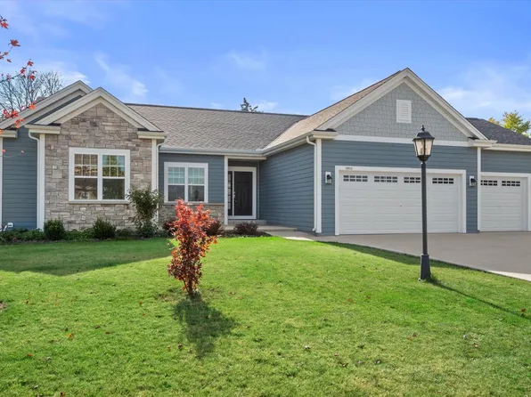 7911 West Oakwood WAY, Franklin, WI 53132