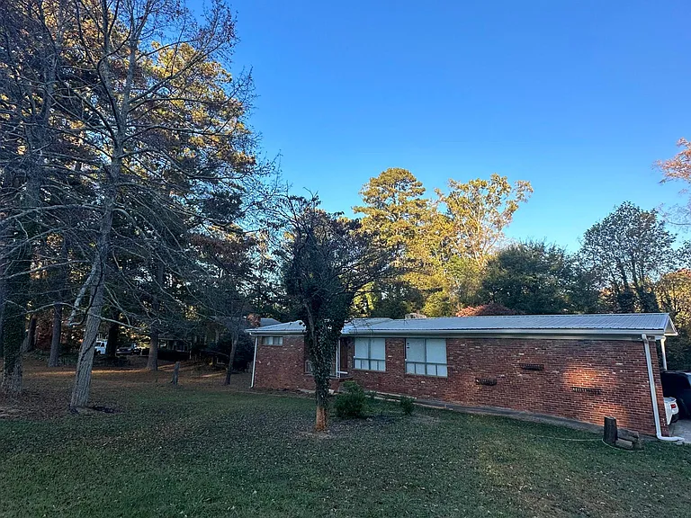 2054 Cason Dr — Photo 2