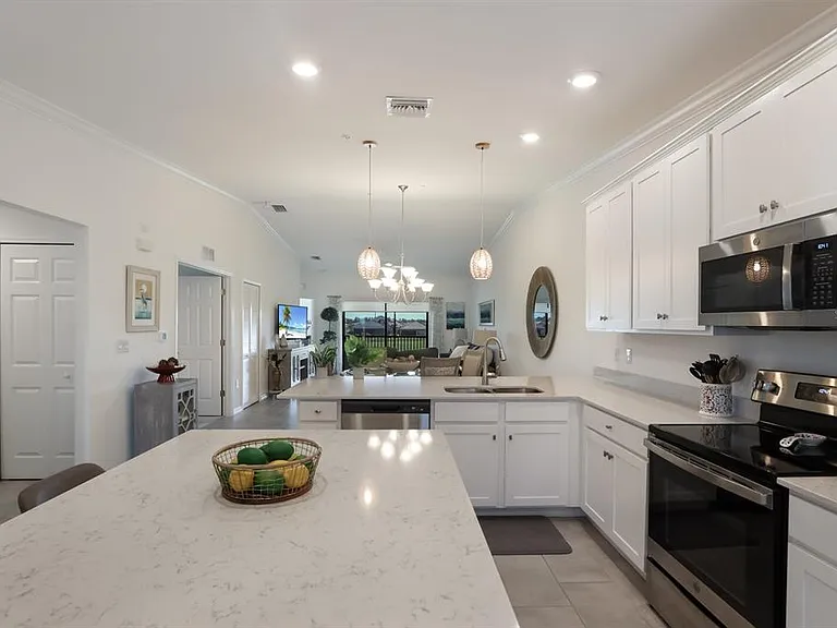 5721 Palmer Cir #201 — Photo 9