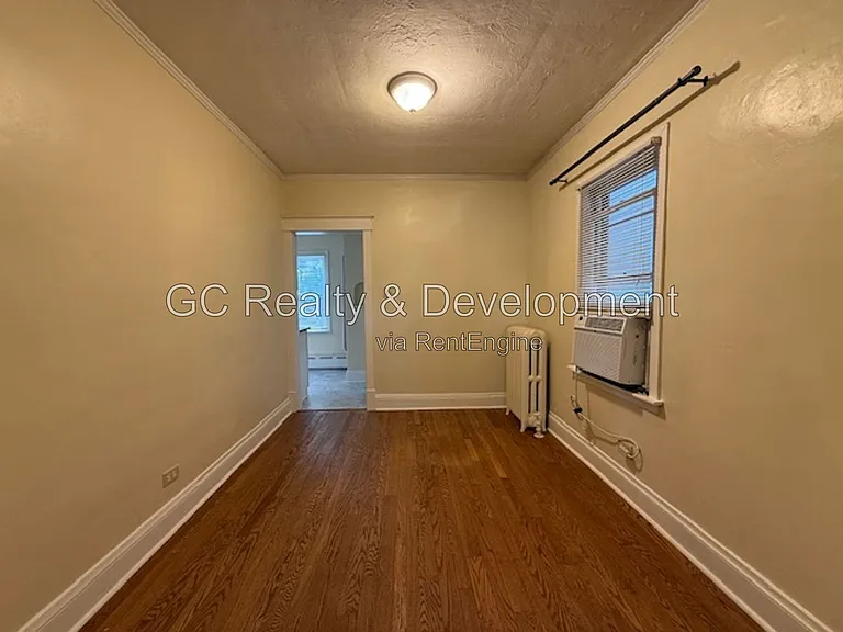 2415 Hastings Ave — Photo 4