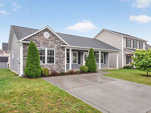 2nd image of 223 Dylan Cir