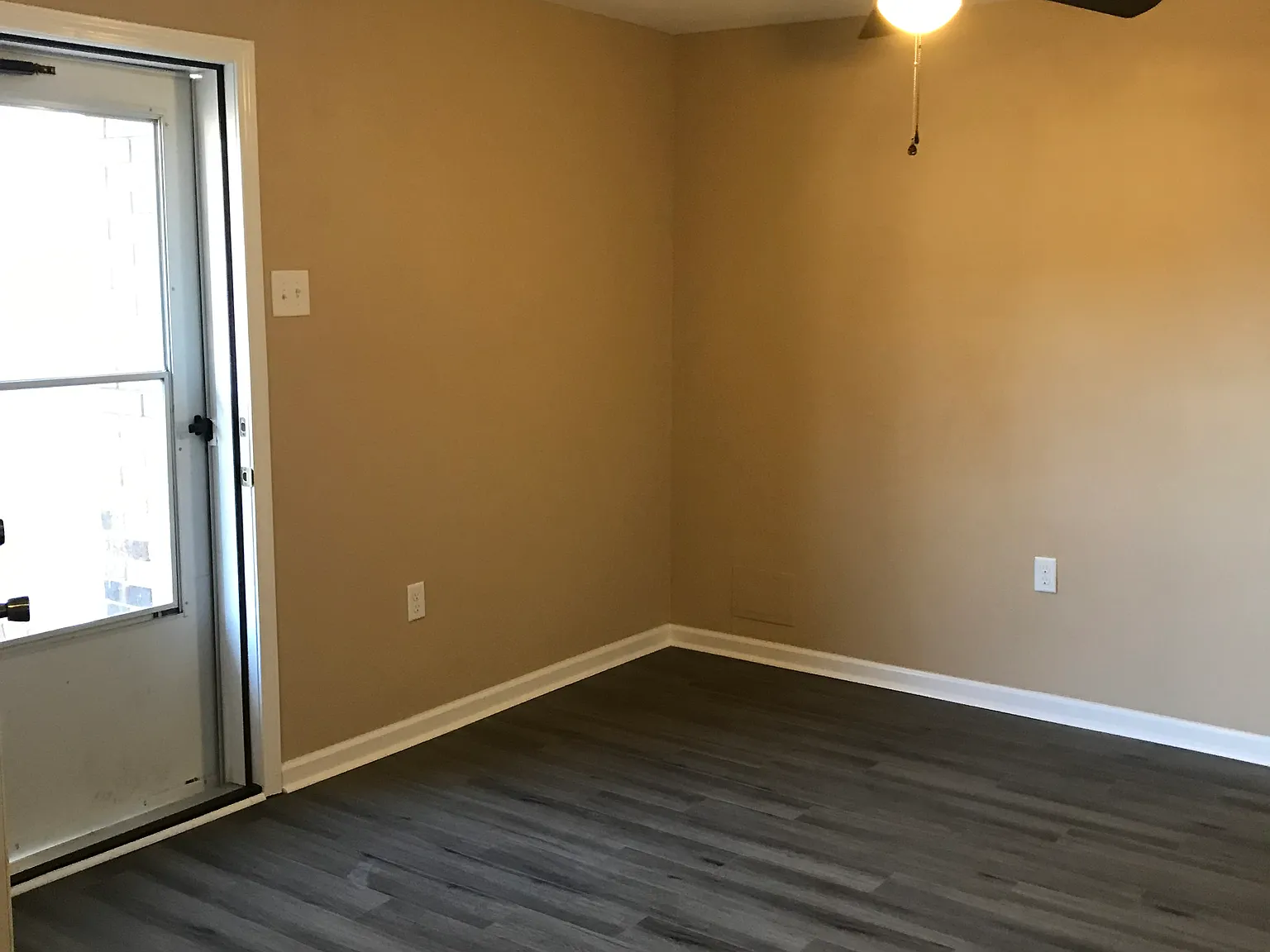 3 bed, 950 sqft, $1,425 — Photo 2