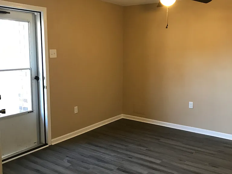 118B G St — Photo 2