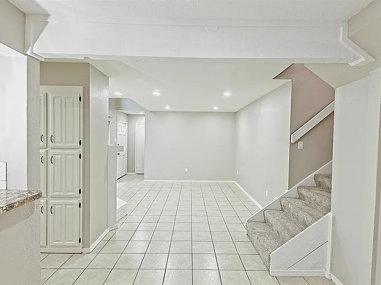 889 Dublin Dr #D — Photo 9