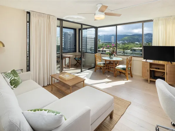 2410 Cleghorn St APT 801, Honolulu, HI 96815