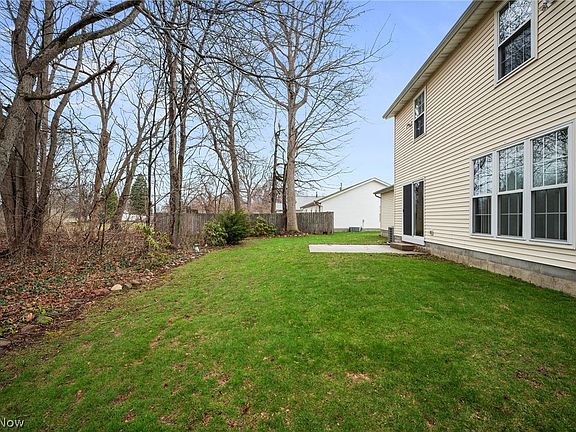 5th image of 909 Lake Terrace Dr