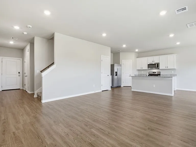 3117 Stonewall Dr — Photo 5