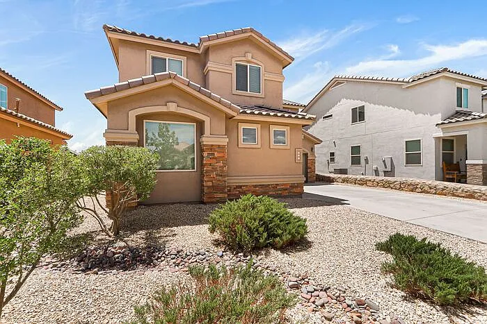 4 bed, 3.0 bath, 2569 sqft, $2,195 — Photo 3