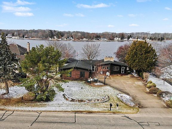 3rd image of 1116 Fairway Dr