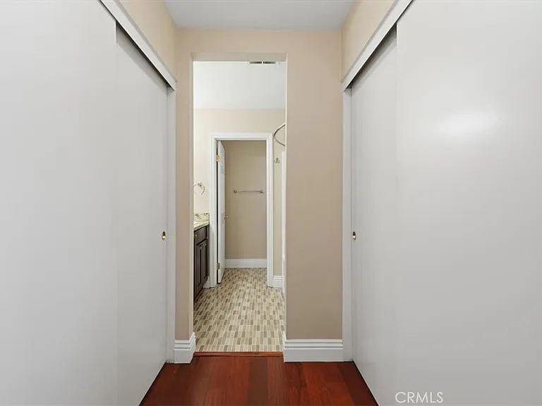 930 Primrose Ln — Photo 17