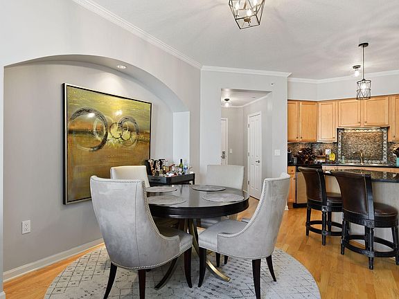 4th image of 500 Grant St E #1008