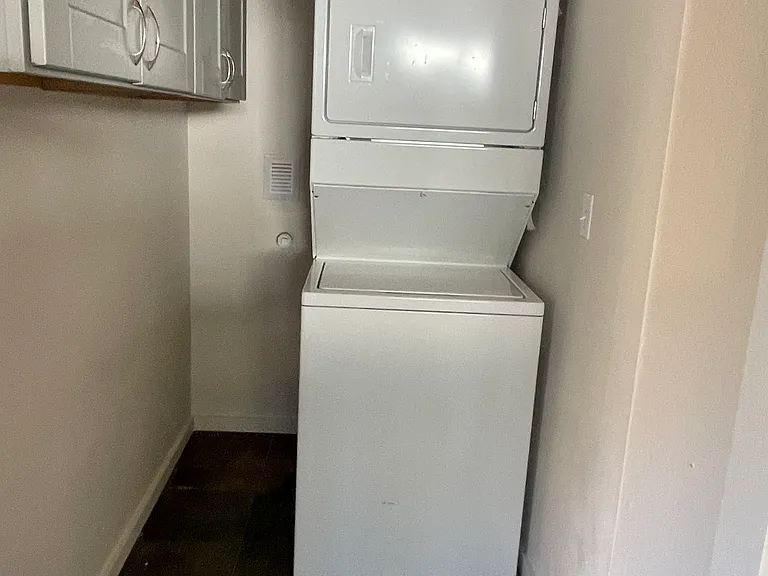 354.5 Greenwood St — Photo 9
