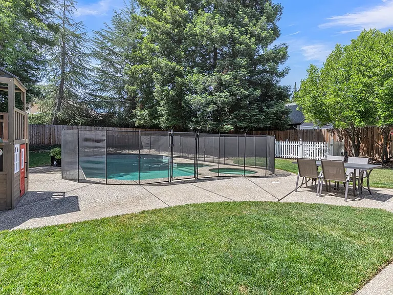1856 Ridgeview Dr — Photo 32