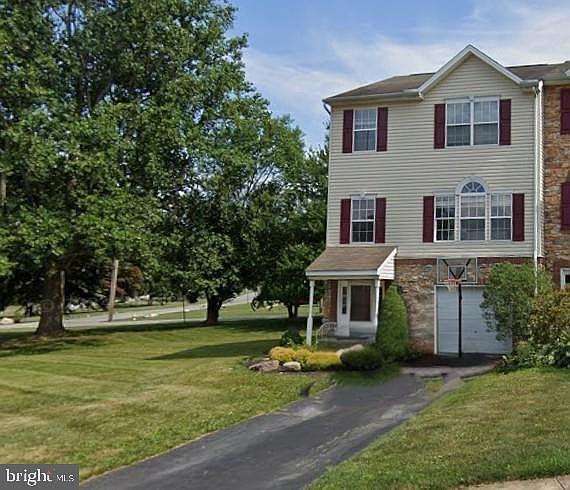 1st image of 16881 Roosevelt Ln