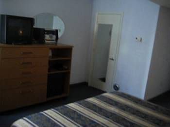 4th image of 4130 Collins Ave #[f0/1]