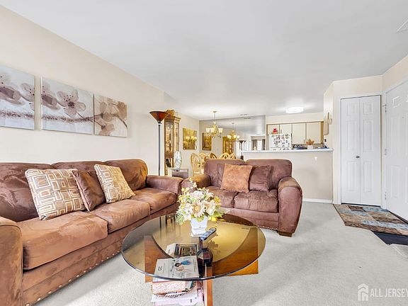 5th image of 122 Longfield Ct