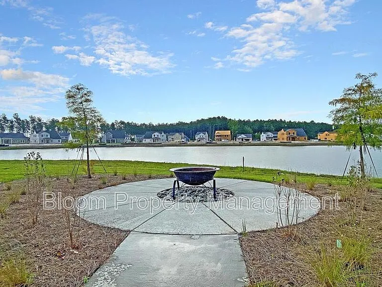 451 Carrara Dr — Photo 50