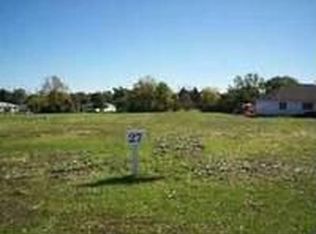 6110 S 40th St #LT27, Greenfield, WI 53221