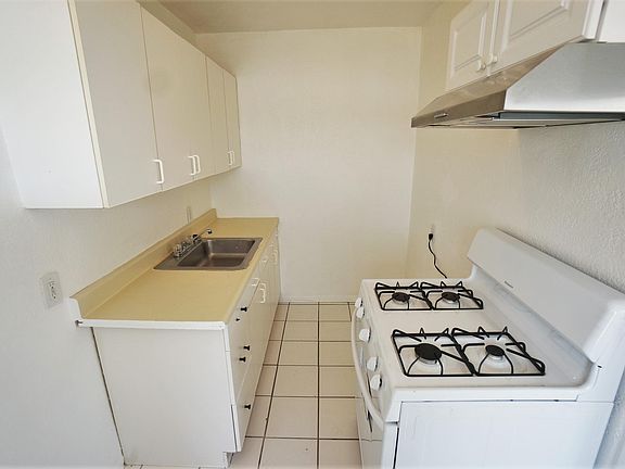 4th image of 4913 Auburn Dr