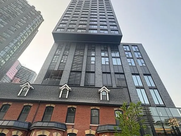 8 Wellesley St E #3910, Toronto, ON M4Y 3B2
