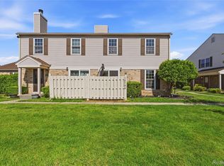 15794 Charleston Dr, Clinton Township, MI 48038