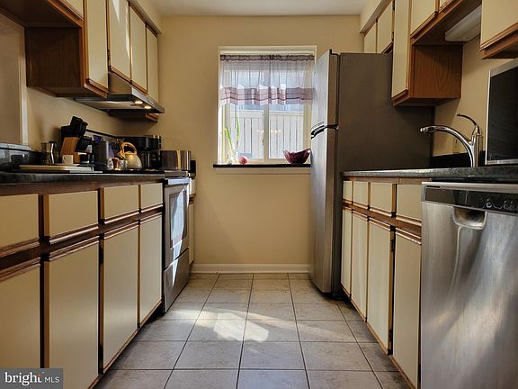 4th image of 1524 Kensington Dr